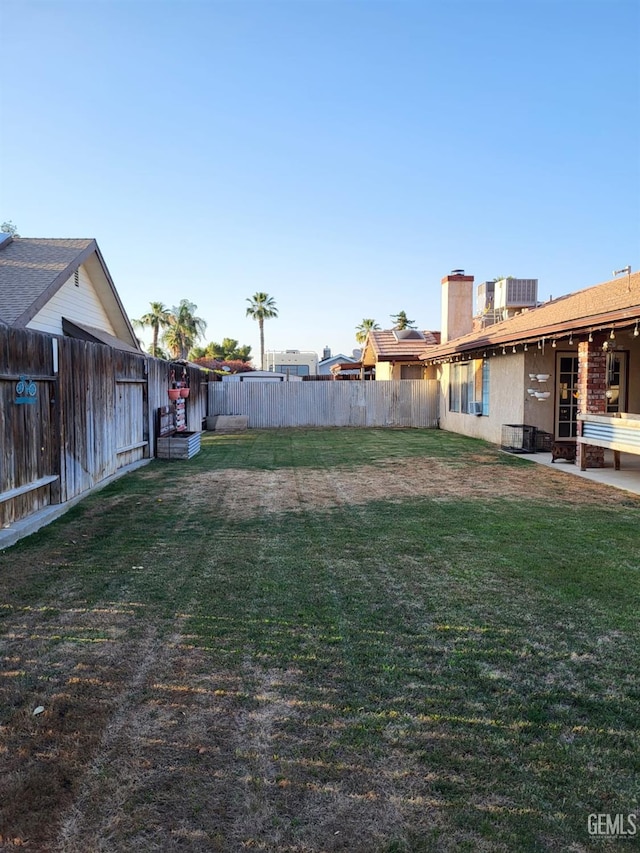 9101 Kern Island St, Bakersfield, CA 93307 - view of yard