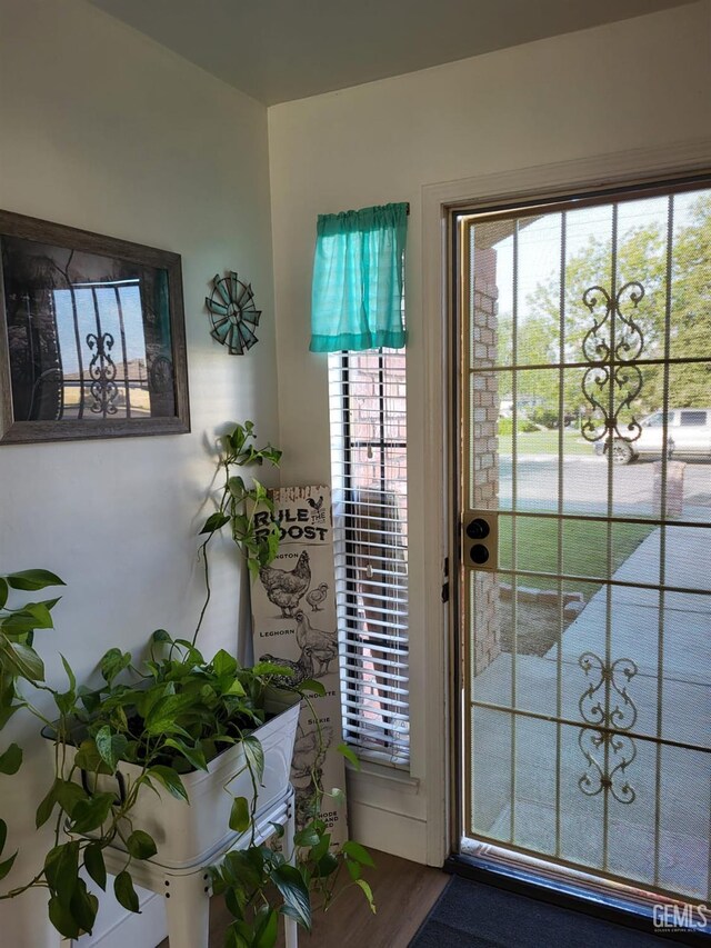 9101 Kern Island St, Bakersfield, CA 93307 - doorway featuring a chandelier