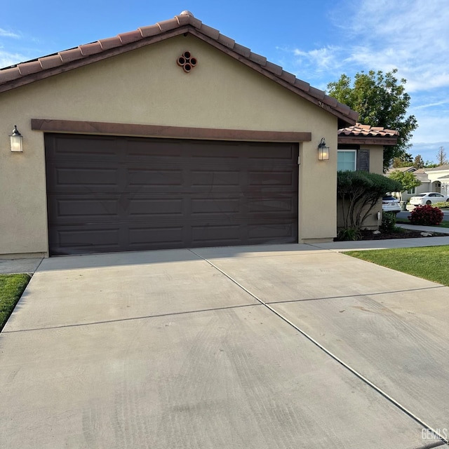 exterior space featuring driveway