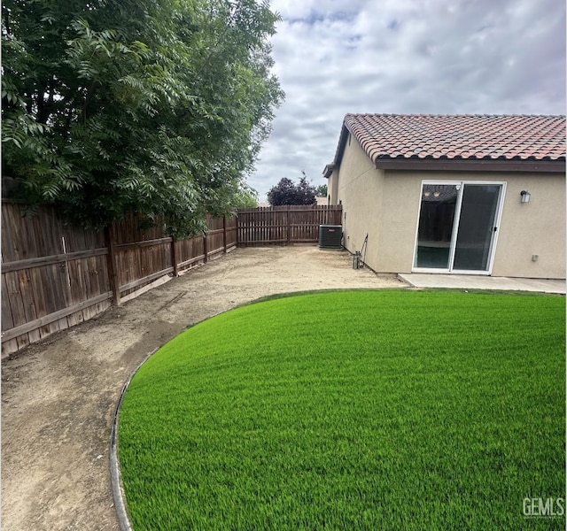 9400 Carriage Creek Ct, Bakersfield, CA 93311 - view of yard featuring central AC unit and a patio area
