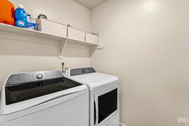 6003 Vespucci Ave, Bakersfield, CA 93313 - laundry room featuring washer and dryer and baseboards