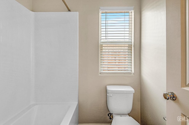 6003 Vespucci Ave, Bakersfield, CA 93313 - full bathroom with toilet and washtub / shower combination
