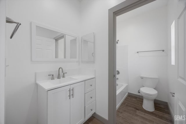 329 F St, Bakersfield, CA 93304 - bathroom with wood finished floors, vanity, toilet, shower / bath combination, and baseboards