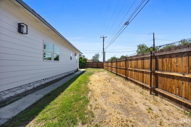 329 F St, Bakersfield, CA 93304 - view of fenced backyard