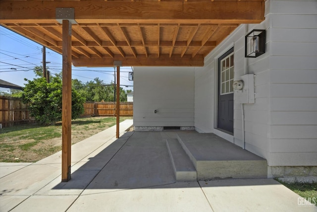 329 F St, Bakersfield, CA 93304 - view of patio featuring fence
