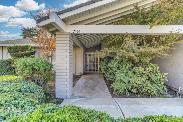 view of exterior entry with stucco siding