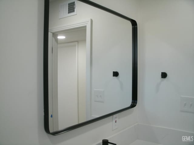 3111 Bucknell St, Bakersfield, CA 93305 - view of bathroom