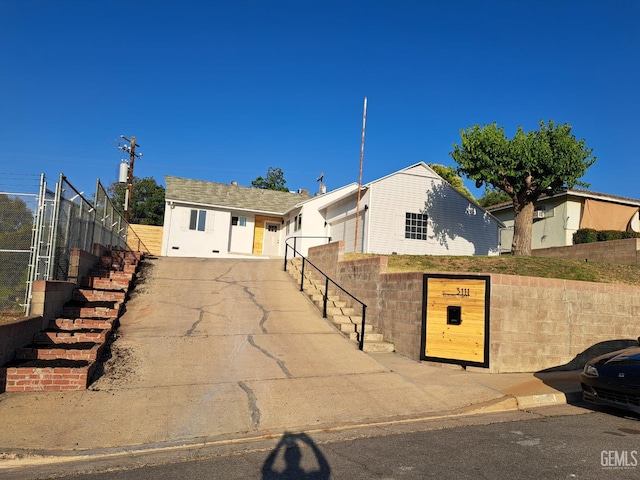 3111 Bucknell St, Bakersfield, CA 93305 - view of front facade with driveway