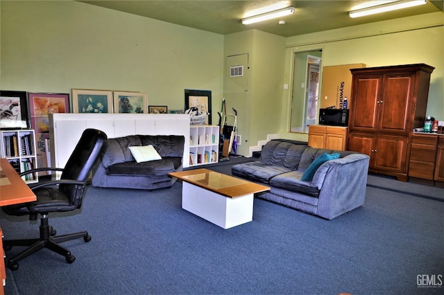 living room with carpet