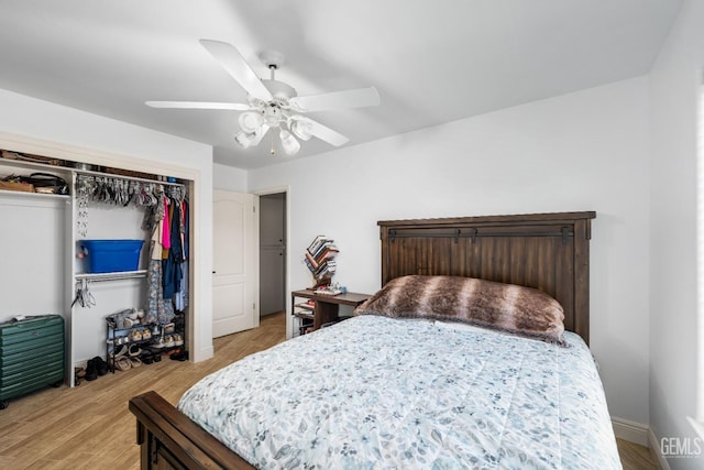 bedroom with ceiling fan, light wood finished floors, and a closet