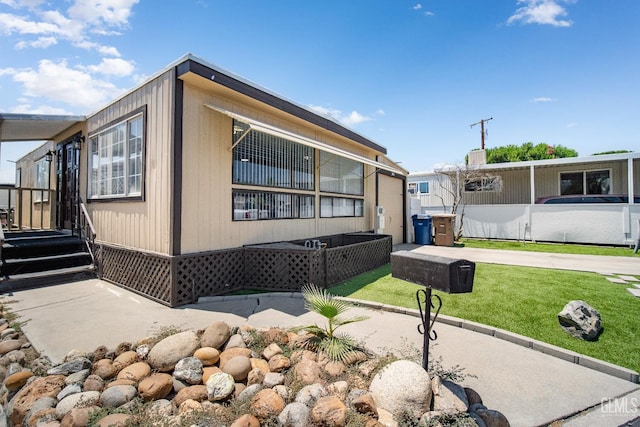 348 Petrol Rd Unit 394, Bakersfield, CA 93308 - view of side of home with a lawn