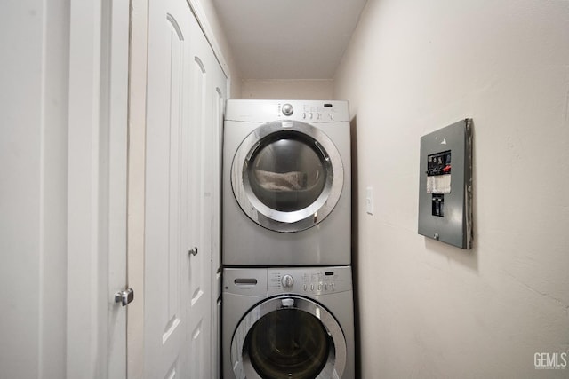 348 Petrol Rd Unit 394, Bakersfield, CA 93308 - laundry room with stacked washer / drying machine