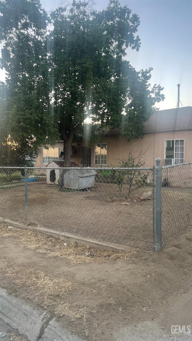 8300 Lexington Ave, Bakersfield, CA 93306 - view of front facade featuring stucco siding and a fenced front yard