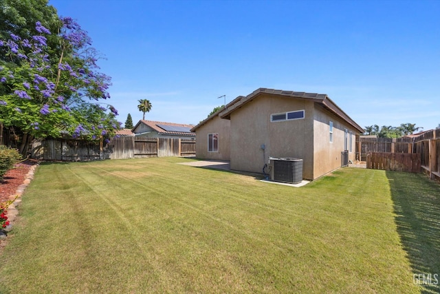 5820 Siena Ln, Bakersfield, CA 93308 - view of yard featuring cooling unit