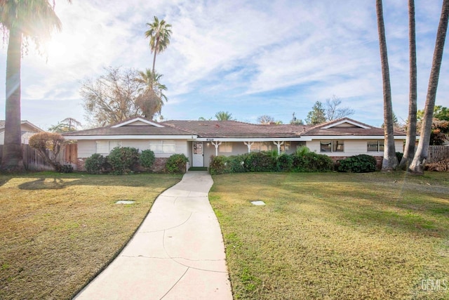 single story home featuring a front yard