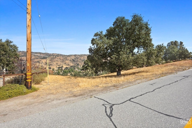 Listing photo 3 for 26981 Oakflat Dr, Tehachapi CA 93561