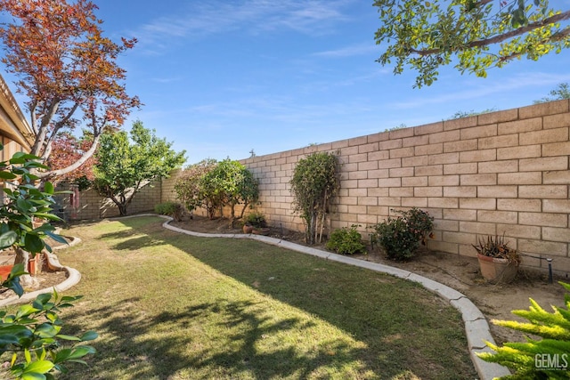 3010 Tea Rose St, Bakersfield, CA 93311 - view of fenced backyard
