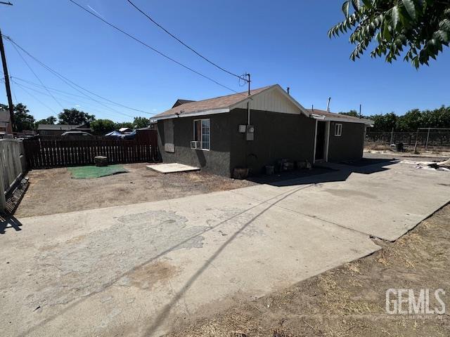 780 Mayer Ln, Bakersfield, CA 93263 - view of side of property with a fenced backyard and a patio