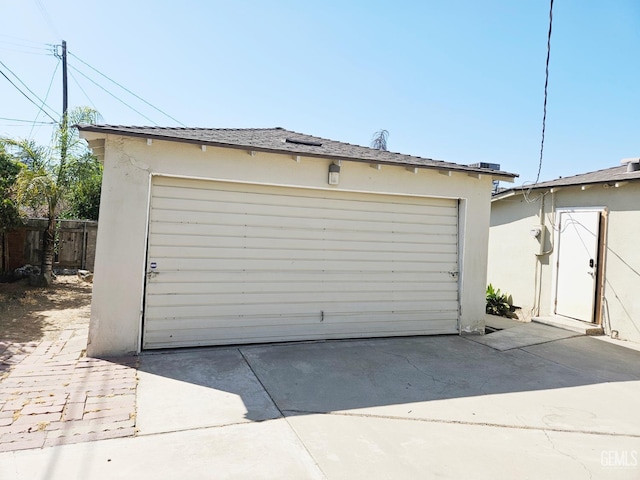 2313 Alturas Dr, Bakersfield, CA 93305 - view of garage