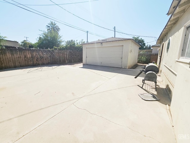 2313 Alturas Dr, Bakersfield, CA 93305 - view of detached garage