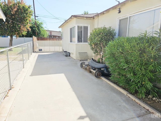 2313 Alturas Dr, Bakersfield, CA 93305 - view of patio / terrace
