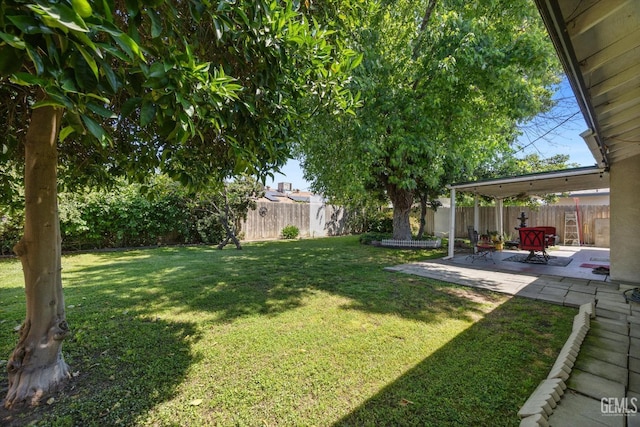 808 La Puente Dr, Bakersfield, CA 93309 - view of yard with a patio