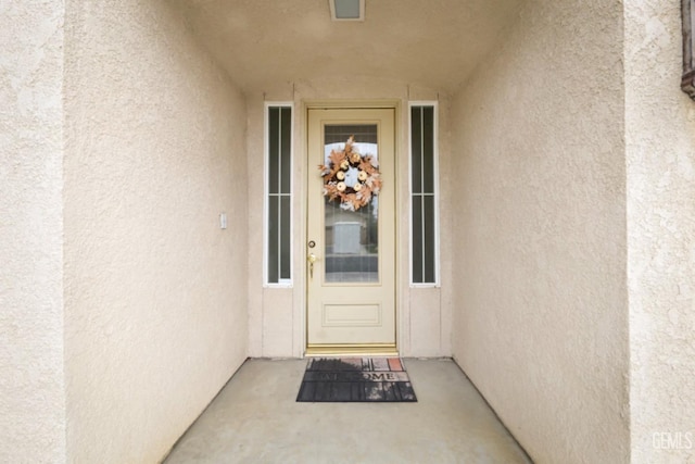 property entrance featuring stucco siding