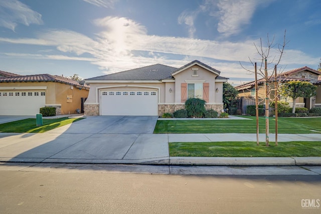 view of front of house featuring a garage and a front yard