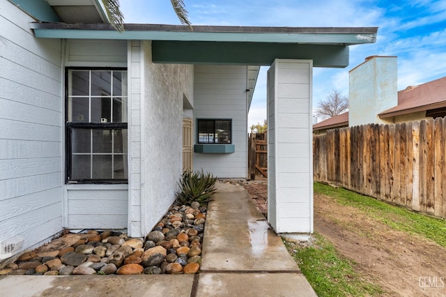 entrance to property with fence