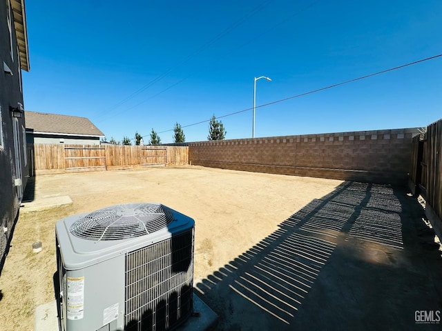 5910 Bogart Dr, Bakersfield, CA 93313 - view of fenced backyard
