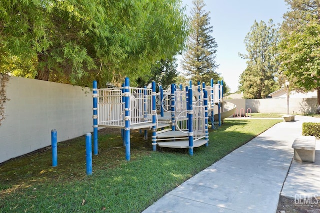 7519 Shadow Wells St, Bakersfield, CA 93313 - view of community play area