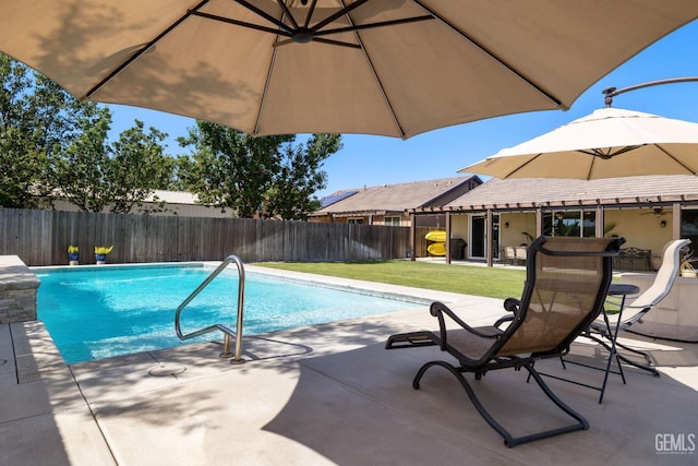 7714 Valle De Baztan Dr, Bakersfield, CA 93314 - view of swimming pool featuring a patio area
