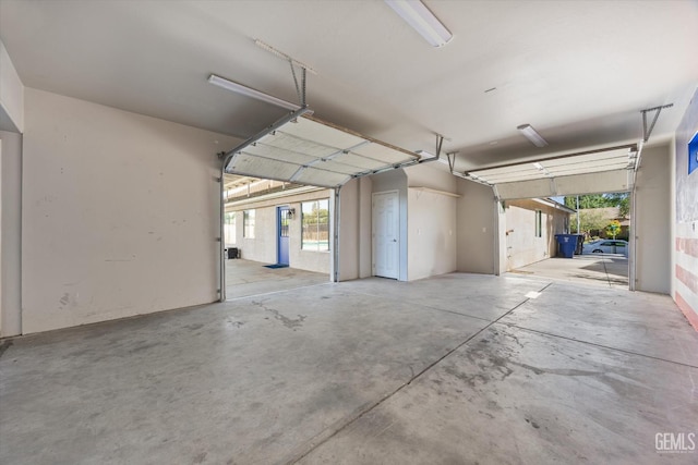 10318 Roehampton Ave, Bakersfield, CA 93312 - view of garage
