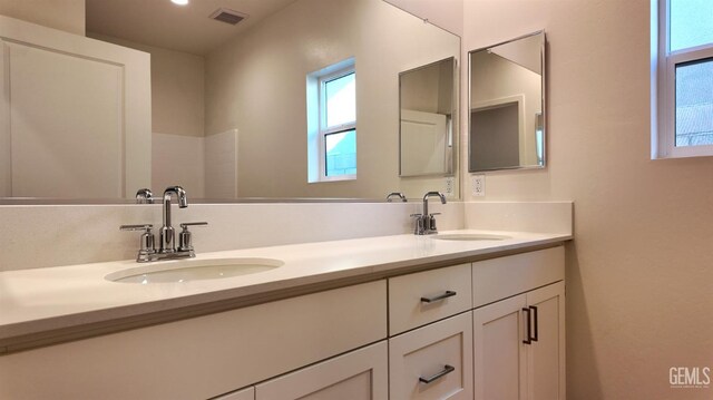 12801 Kinnick Ct, Bakersfield, CA 93311 - full bath featuring double vanity