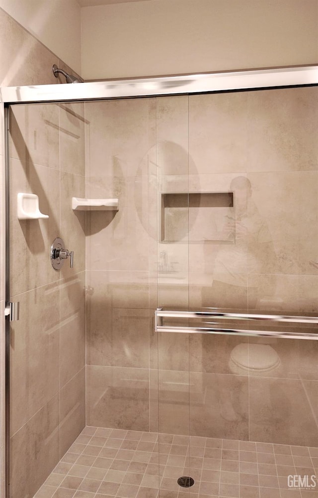 12801 Kinnick Ct, Bakersfield, CA 93311 - bathroom with a shower stall