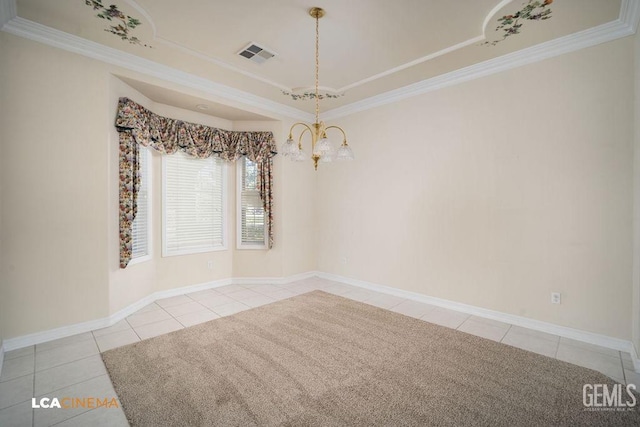 spare room featuring a raised ceiling, light tile patterned flooring, ornamental molding, and a notable chandelier