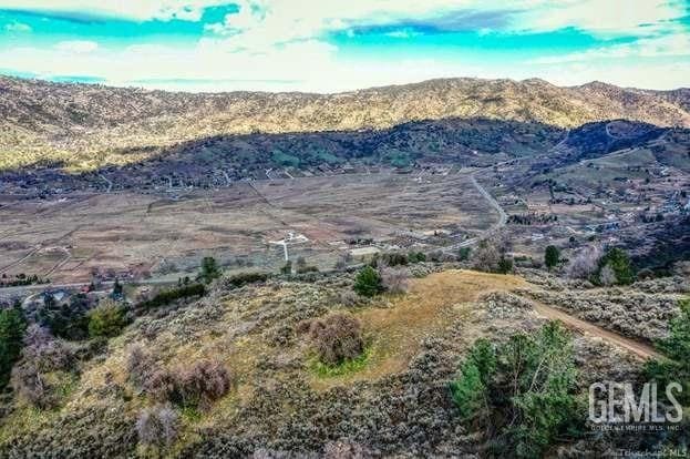 Listing photo 3 for 22200 Saddleback Dr, Tehachapi CA 93561