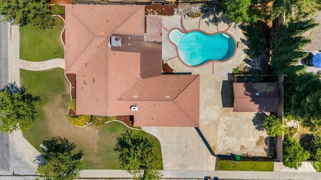 5100 Ruth Ct, Bakersfield, CA 93308 - view from above of property featuring a pool