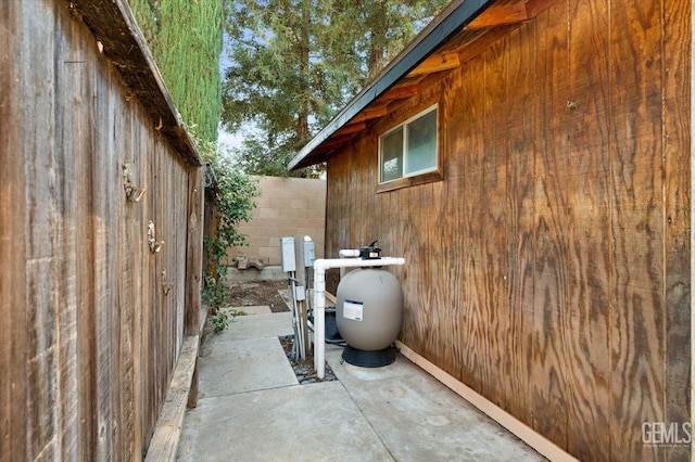 5100 Ruth Ct, Bakersfield, CA 93308 - view of side of home with a patio