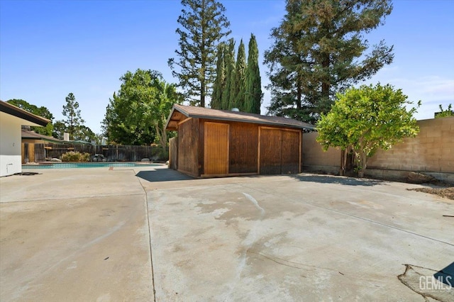 5100 Ruth Ct, Bakersfield, CA 93308 - fenced backyard featuring a patio and a garage