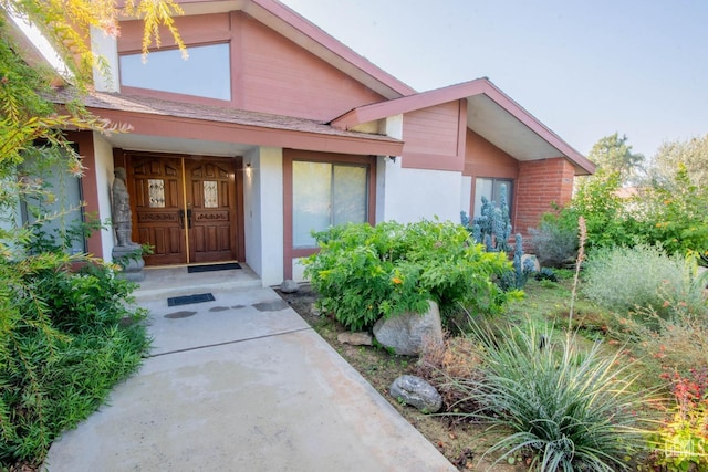 property entrance with stucco siding