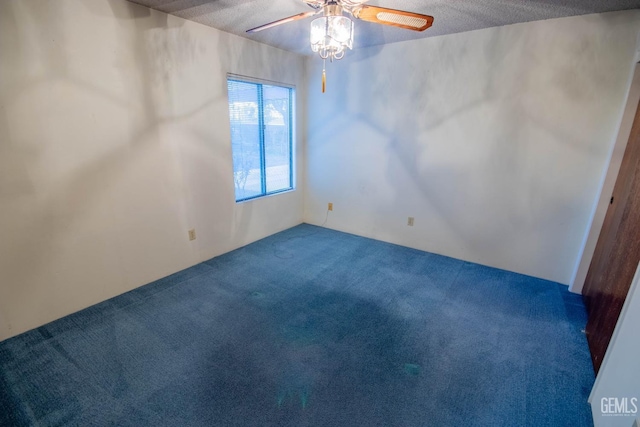 spare room with ceiling fan, a textured ceiling, and carpet flooring