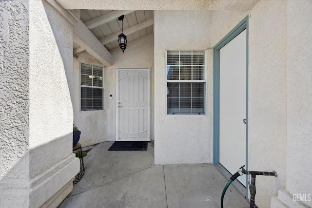 6305 Wolfe Creek Dr, Bakersfield, CA 93306 - doorway to property featuring stucco siding