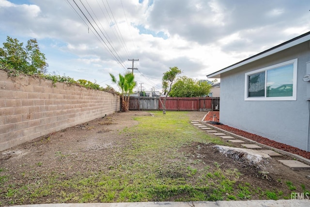 view of yard featuring a fenced backyard