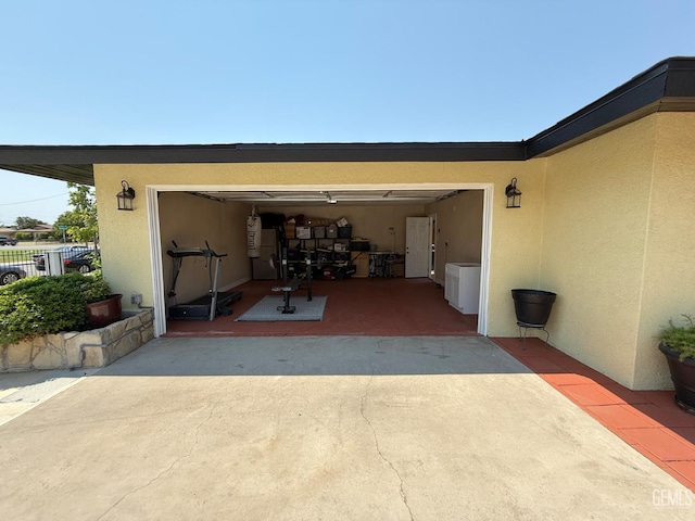 2404 Belvedere Ave, Bakersfield, CA 93304 - garage with concrete driveway