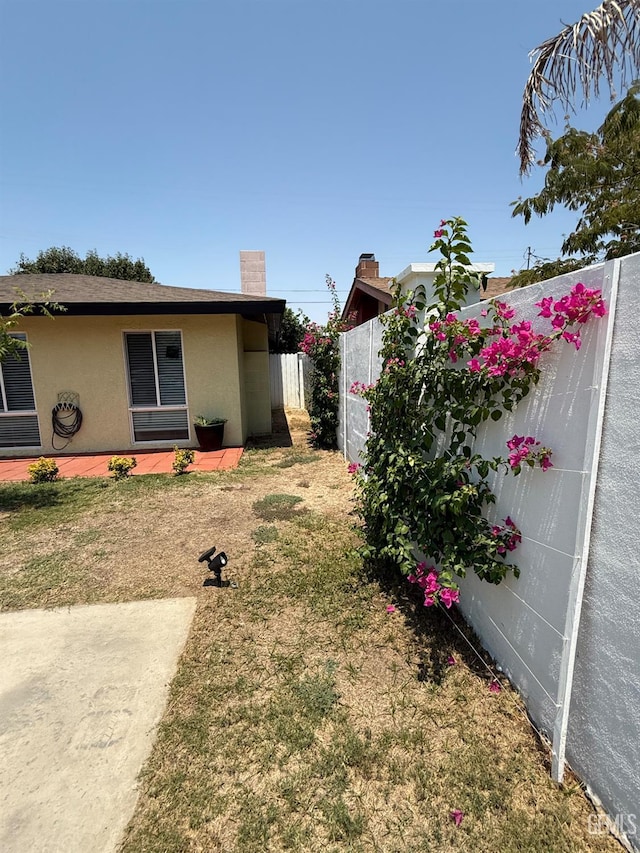 2404 Belvedere Ave, Bakersfield, CA 93304 - view of yard