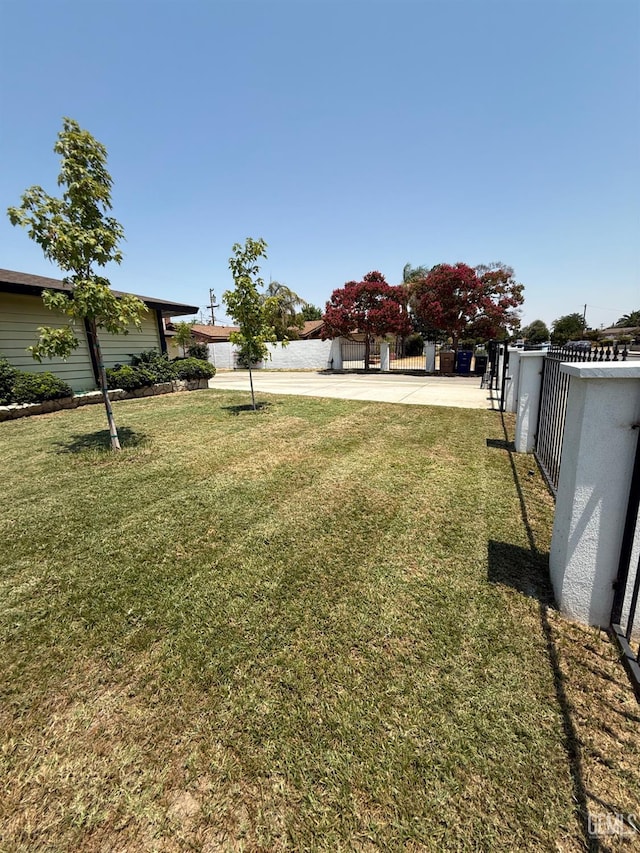2404 Belvedere Ave, Bakersfield, CA 93304 - view of yard