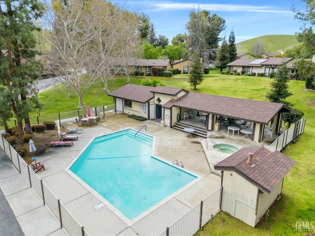 13160 Game Set Way, Bakersfield, CA 93306 - community pool featuring a patio area and a community hot tub