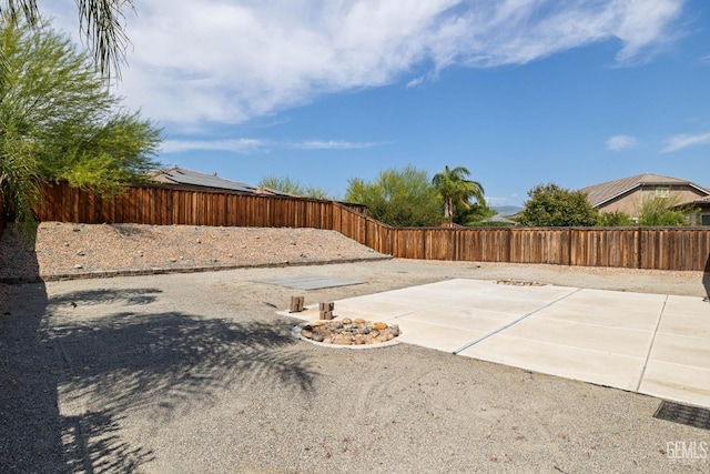9904 Toscana Dr, Bakersfield, CA 93306 - fenced backyard with a patio area