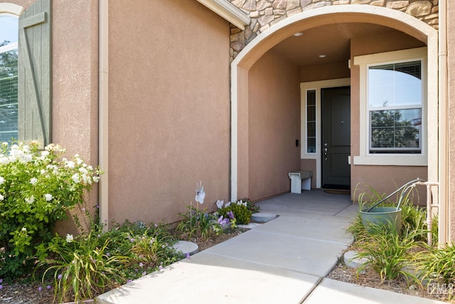 9904 Toscana Dr, Bakersfield, CA 93306 - entrance to property featuring stone siding and stucco siding